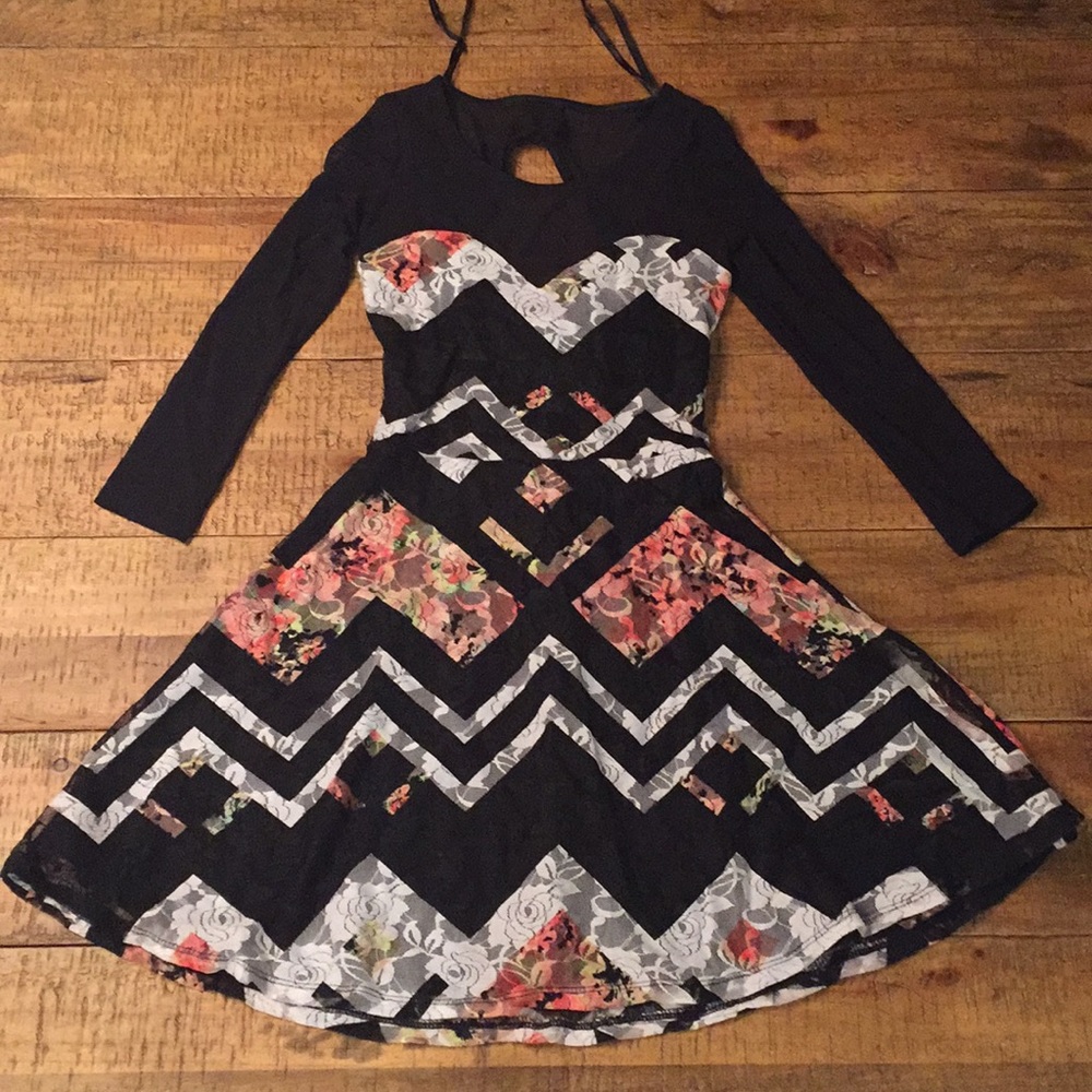 Mesh Sleeve Floral Lace Dress